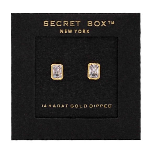 CZ Studs - Picture 1 of 1